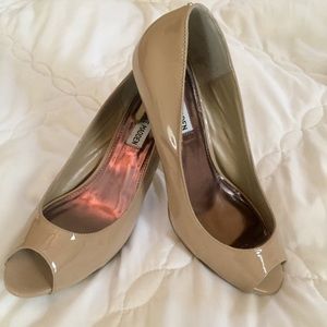 Steve Madden Pyper nude peep to heel patent shoe